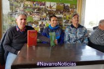 El periodista Guillermo Knoll presentó dos libros en Navarro