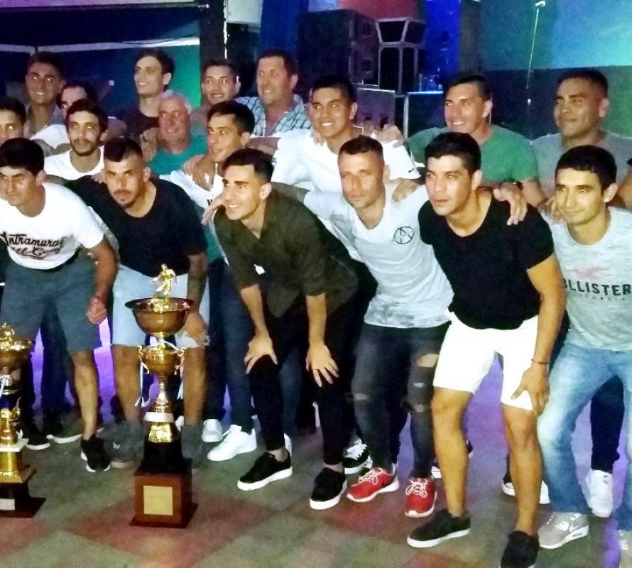 Provincial festejó a lo grande sus títulos del fútbol y Nacho Mariescurrena fue parte del espectáculo