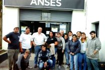 Bajo el lema «Basta de Ajuste» los trabajadores de la Economía Popular de Navarro llegaron al edificio de ANSES