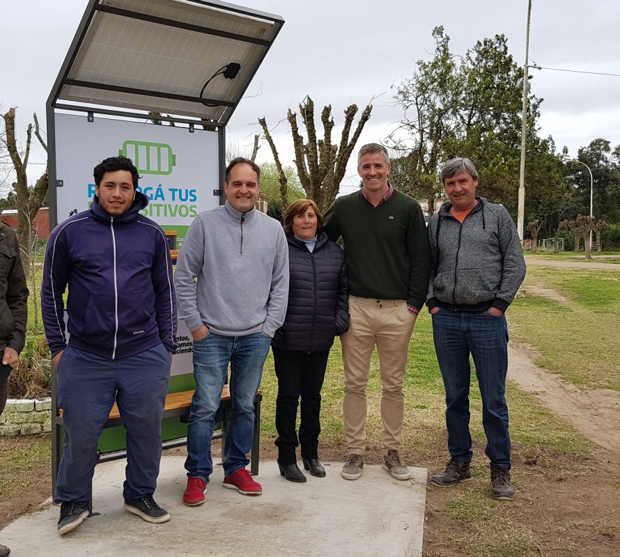 En Almeyra se colocó una Estación de Carga de Energía Solar