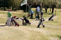 Golf: juegan los profesionales en Navarro