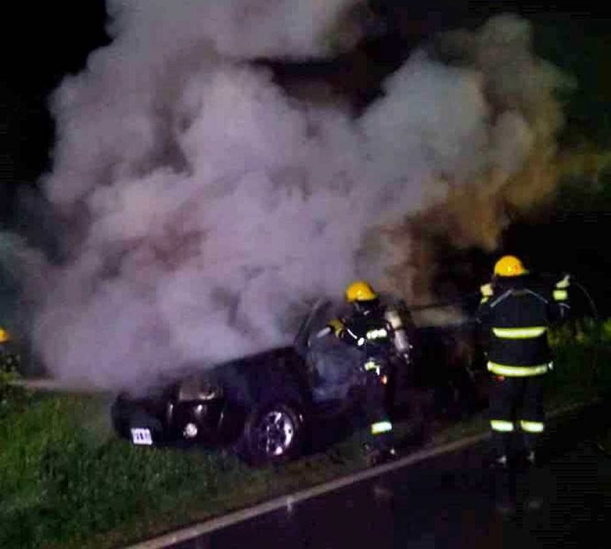 Bomberos acuden a un incendio de vehículo en Ruta 47