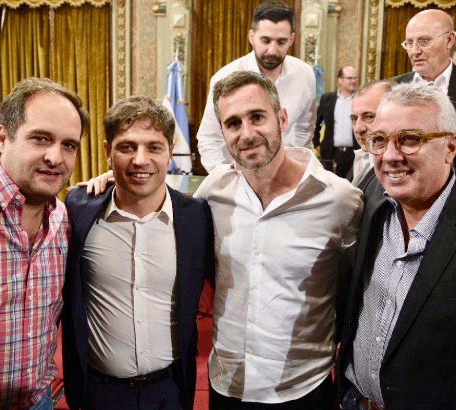 El intendente Santiago Maggiotti junto al gobernador y el ministro de Desarrollo Social tras la firma del Plan “Argentina contra el Hambre”