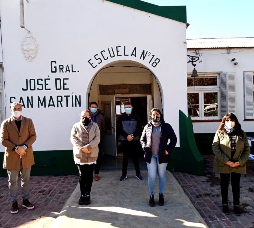 Informe Municipal: El Municipio entregó mobiliario a dos escuelas de Las Marianas