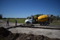 Municipales: Avanza la obra de pavimentación y puesta en valor de la rotonda principal en Navarro