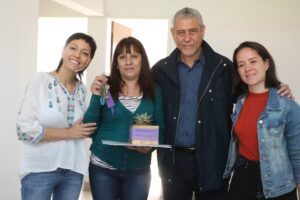 Jorge Ferraresi y Mayra Mendoza entregaron más viviendas en Quilmes