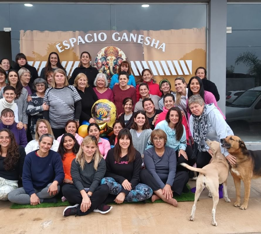 Se celebró en Navarro el Día Internacional del Yoga