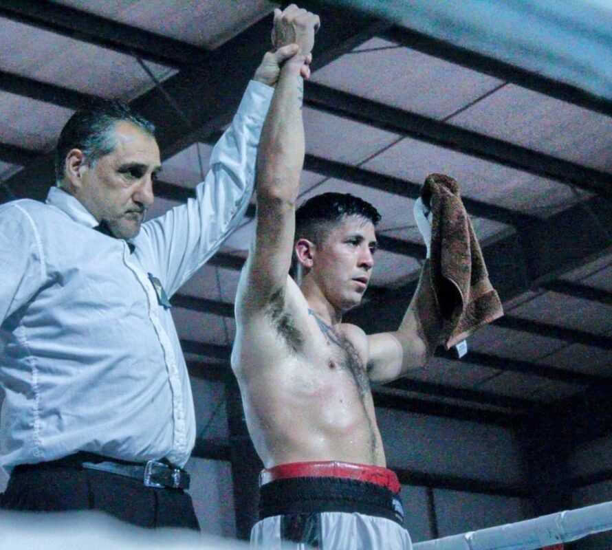 Gran Velada de Boxeo en el Microestadio de Navarro