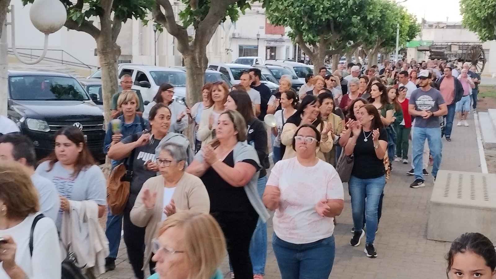 Cacerolazo tras el conflicto que afecta a afiliados de «IOMA»